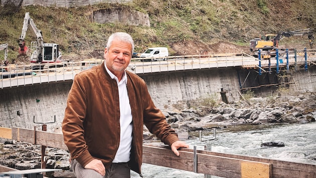 Spittals Bürgermeister Gerhard Köfer besuchte die Radweg-Baustelle in der Lieserschlucht.