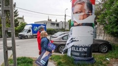 Nach den Wahlplakaten des noch amtierenden Regierungschefs soll nun auch das „System Orbán“ ...