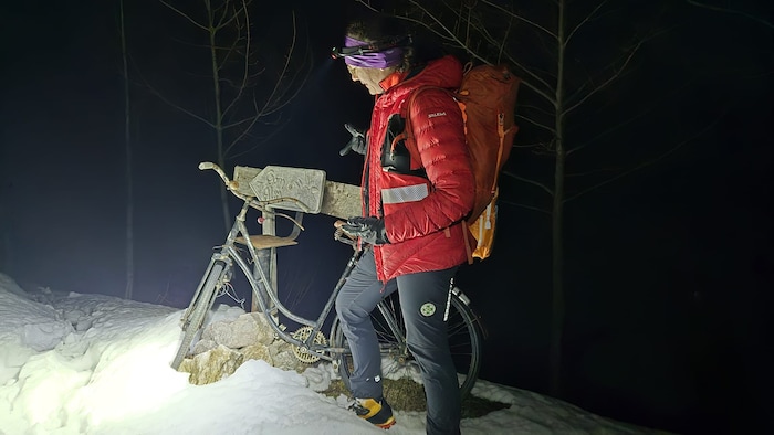 Dieses historische Fahrrad entdeckten die Bergretter zufällig bei der Suche.