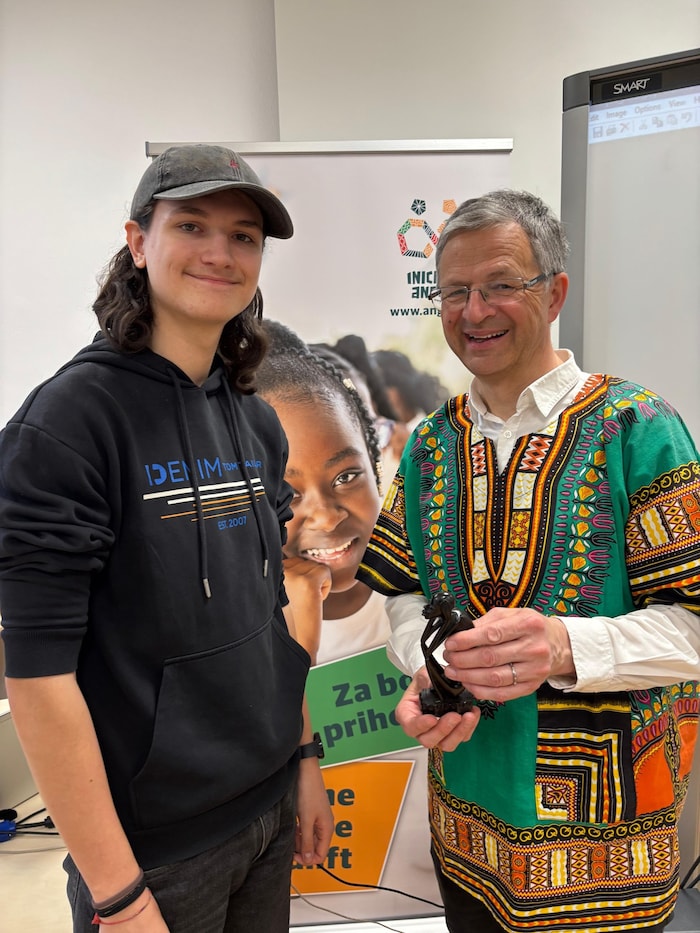 Luka Lampichler, Drummer von LADJA, und Gründer des Vereins IniciativAngola Hanzej Rosenzopf.