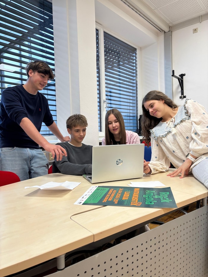 Julian Sturm, Niko Lesjak, Theresa Mödritscher und Elena Marzano (v.l.n.r.) organsieren den ...