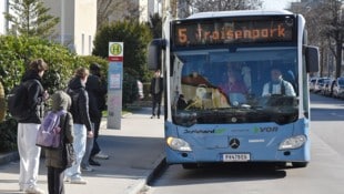 17 Busse werden in St. Pölten bis 2027 elektrisch unterwegs sein.