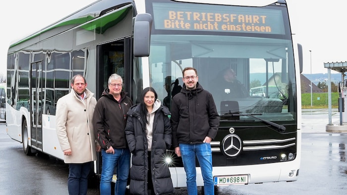 Stadtvertreter konnten den neuen E-Bus bereits testen.