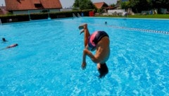 Dem Badespaß in Anthering wird auch in dieser Saison nichts im Weg stehen. Die Gemeinde sucht ...