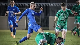 Levi Markhardt (li.) ist der Goalgetter für Leithaprodersdorf. Im Frühjahr „zerbombte“ er die ...