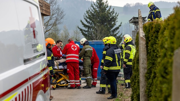 Feuerwehr und Rettung versorgten den Mann.