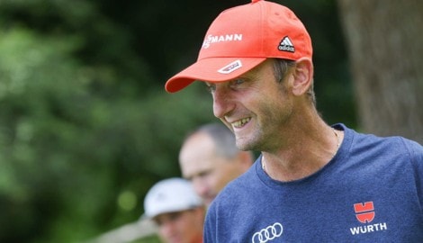 Heinz Kuttin hängt weitere Jahre bei Deutschlands Skisprung-Damen dran.