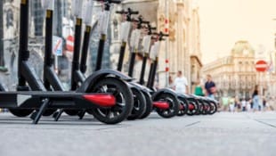 In Italien gelten ab Mai neue Regeln für E-Scooter – das trifft Urlauber aus Österreich hart.