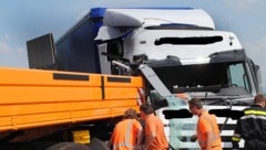 Wie hier 2021 in Niederösterreich krachte ein Lkw am Dienstagnachmittag auf der A10 von hinten ...