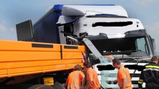 Wie hier 2021 in Niederösterreich krachte ein Lkw am Dienstagnachmittag auf der A10 von hinten ...