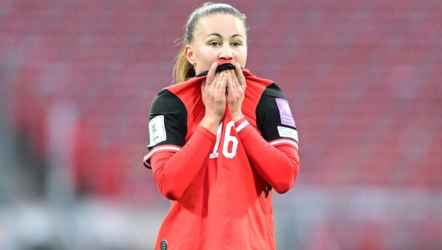 Das ÖFB-Team (im Bild Annabel Schasching) war nach dem Match konsterniert.