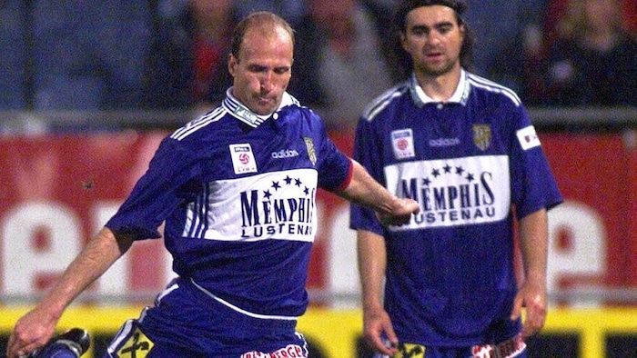 Roger Prinzen (l.) 1999 im Dress von Austria Lustenau neben Harald Schroll.