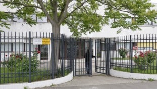 Das umstrittene Imam-Ali-Zentrum in der Richard-Neutra-Gasse in Wien-Floridsdorf steht nach ...