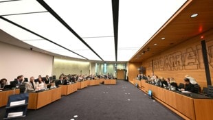 Der Untersuchungsausschuss im Parlament setzt am Mittwoch seine Arbeit fort. 