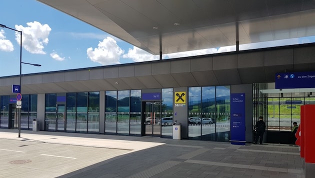 Der Gastrobereich befindet sich in guter Lage direkt am Bahnhof in St. Paul im Lavanttal.