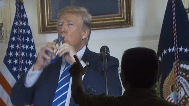 Hier trinkt US-Präsident Donald Trump ausnahmsweise Wasser – süße Getränke sind ihm allerdings ...