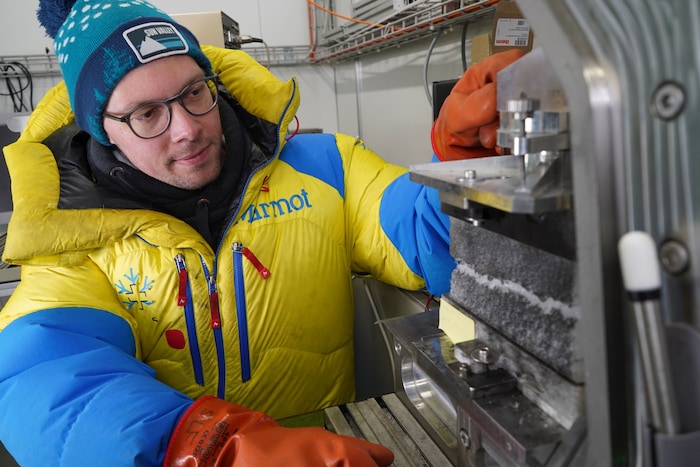 Die grundlegenden Materialgesetze für Stahl und Beton wurden bereits vor über einem Jahrhundert ...