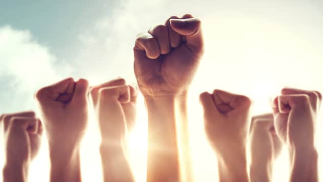 Fast jeder dritte Angestellte setzt sich gegen KI zur Wehr.