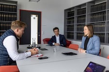 Bundesministerin Claudia Bauer sprach mit „Krone“-Redakteur Marcel Tratnik über den Zivildienst.