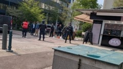 Polizisten am Tatort