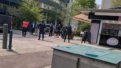 Polizisten am Tatort
