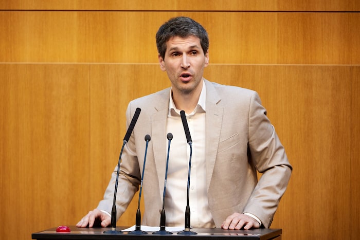 Lukas Hammer schenkt der ÖVP im Ausschuss ein