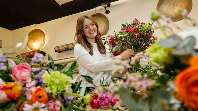 Floristin Julia Gschwandtner arbeitet im Blumenatelier in Obetrum.