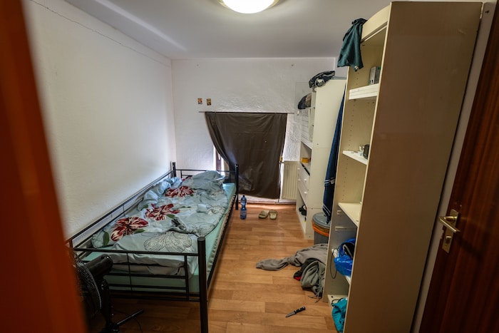 In solchen Schlafräumen hausten die illegalen Arbeiter.