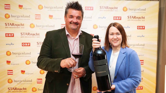 IP-Media-Chef Gerfried Zmölnig und Winzerin Lisa Pfneisl.