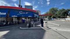 Das Verkehrsleitsystem soll Stau verhindern und Autofahrer zu freien Stellplätzen lotsen. Im ...