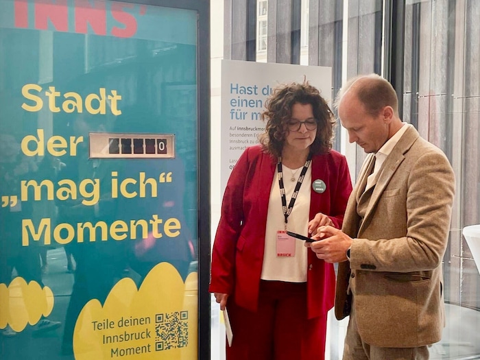 Bürgermeister Johannes Anzengruber setzte bei der Präsentation am Mittwoch den ersten Eintrag ...