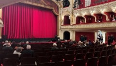 In der zweiten Hälfte kehrten nur wenige Besucher auf das Parkett zurück. 