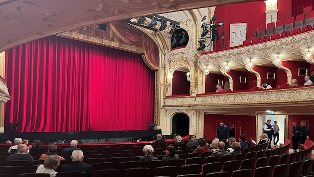 In der zweiten Hälfte kehrten nur wenige Besucher auf das Parkett zurück.