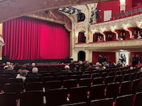 In der zweiten Hälfte kehrten nur wenige Besucher auf das Parkett zurück. 