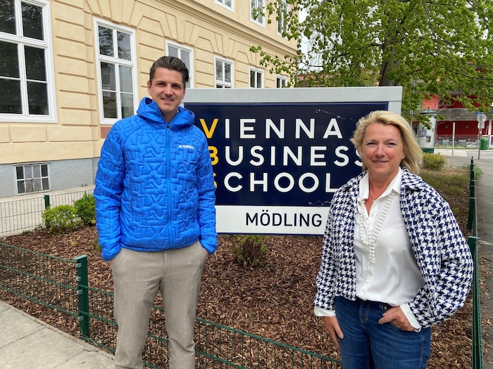 Isabella Engelmeier-Wilfing, Direktorin der Vienna Business School Mödling, und ...
