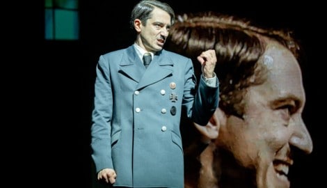 Stefano Bernardin als Hitler in der Satire „Er ist wieder da“ im Wiener Renaissancetheater – ...
