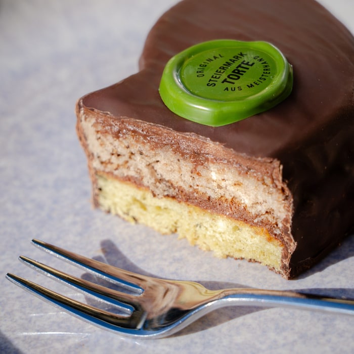 Sie kommt aus dem grünen Herzen der Steiermark und vereint zartschmelzenden Nougattraum mit der ...