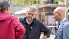 Augenzeuge Gernot Landsfried (Mitte) im „Krone“-Gespräch.