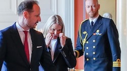 Kronprinz Haakon sagte am Freitag kurzfristig einen wichtigen royalen Termin ab, um bei seiner ...