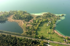 Da steht das neue Wohnhaus von Hans Tiilly am Schutzgebiet Walterskirchen. Ein Abrissbescheid ...