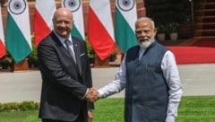 Bundeskanzler Christian Stocker (l.) mit Indiens Premier Narendra Modi in Neu-Delhi