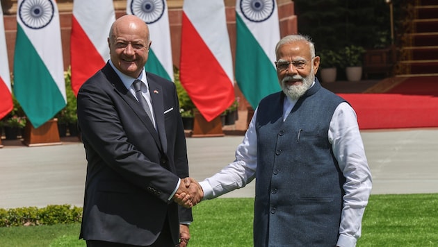 Bundeskanzler Christian Stocker (l.) mit Indiens Premier Narendra Modi in Neu-Delhi