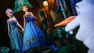 Ganz nah kommt man Anna, Elsa und Olaf, wenn man in der neuen Attraktion „Frozen Ever After“ auf ...