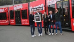 Der Jubel ist groß! Dominik Sobota, Geschäftsführer der Progress Werbung, „Tiroler ...