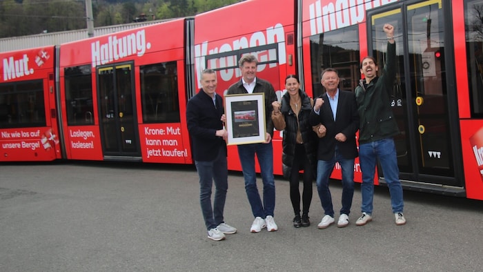 Der Jubel ist groß! Dominik Sobota, Geschäftsführer der Progress Werbung, „Tiroler ...