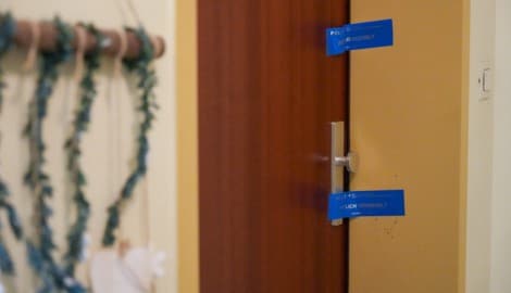 Die Wohnungstüre im ersten Obergeschoß wurde polizeilich versiegelt.