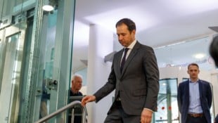 Verkehrte Welt? Thomas Schmid sagte in Linz als „Kronzeuge“ gegen August Wöginger aus, jetzt ...