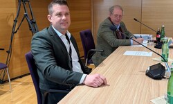 Regierungskommissär Mathias Burger (li.): „Bei Gefahr muss die Aufsicht reagieren.“