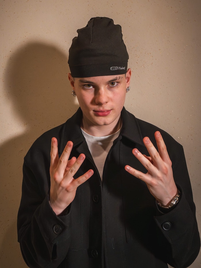 Jung und erfolgreich: Rapper benno! hat das wovon viele Jugendliche in dem Alter träumen.