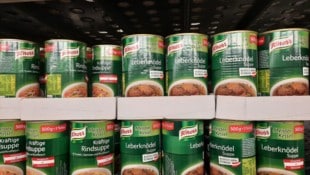Für den Fall der Fälle gut ausgerüstet: Dosensuppe hält sich lang und kann mit einfachsten ...